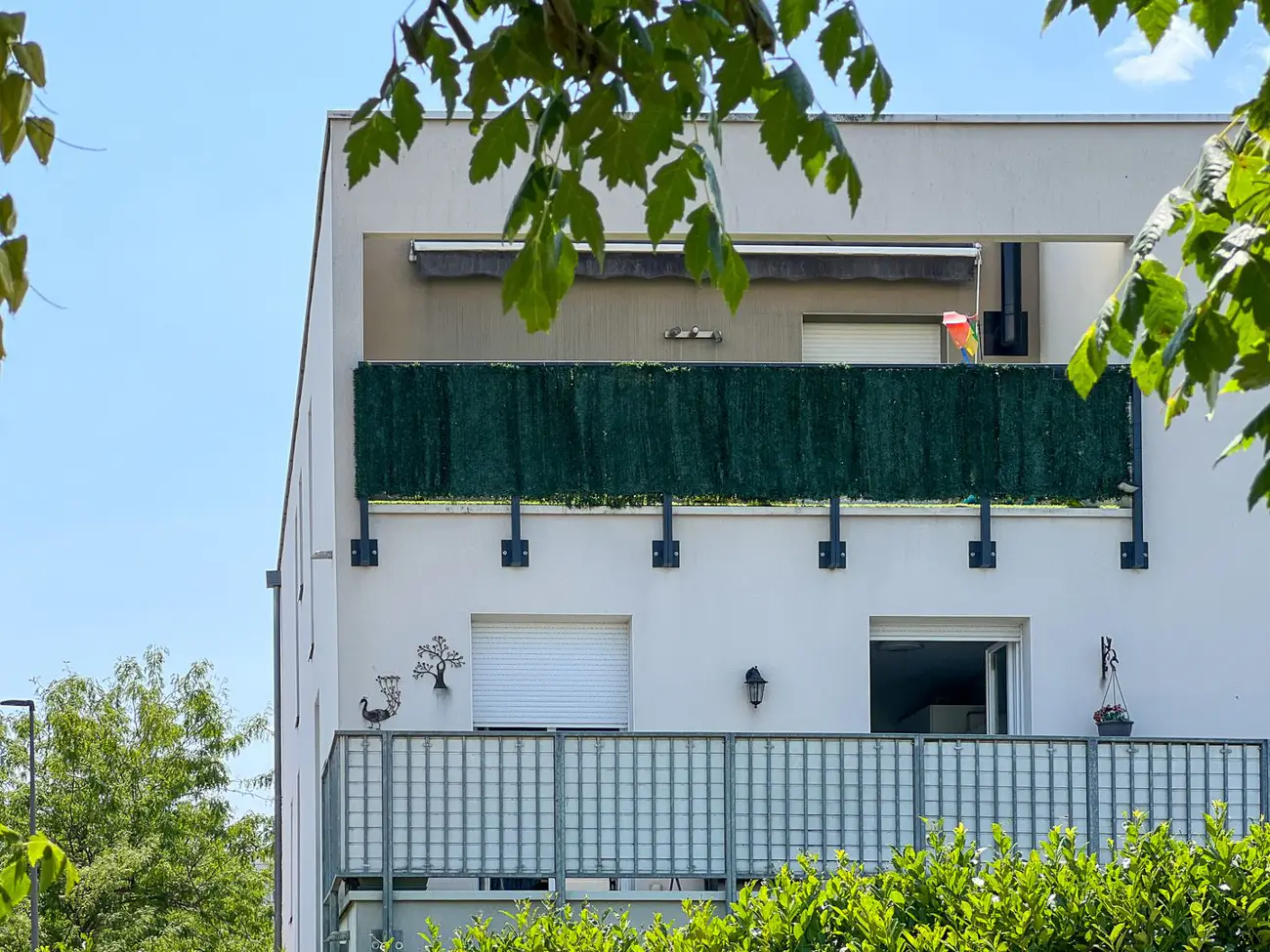 Terrasse en attique d'un immeuble contemporain